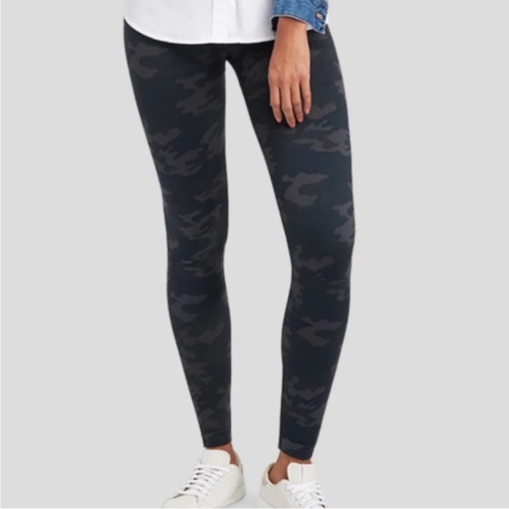 Spanx EcoCare Seamless Leggings Black Camo Size XL EUC